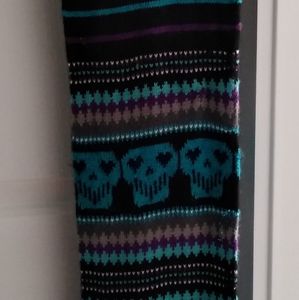 Long lengthed skull themed scarf